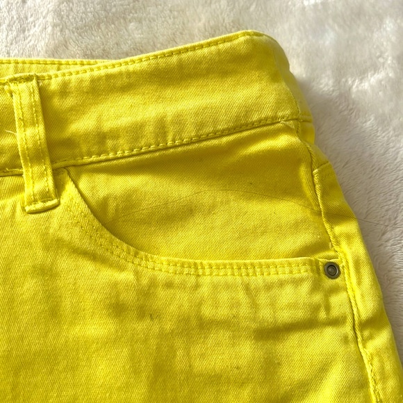 BUY NOW💛💛 MID WAIST SUMMER SHORT 💛💛 - Picture 2 of 5
